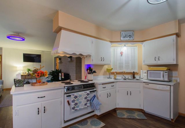 2 Riverdale CIRCLE, Watertown, WI 53094