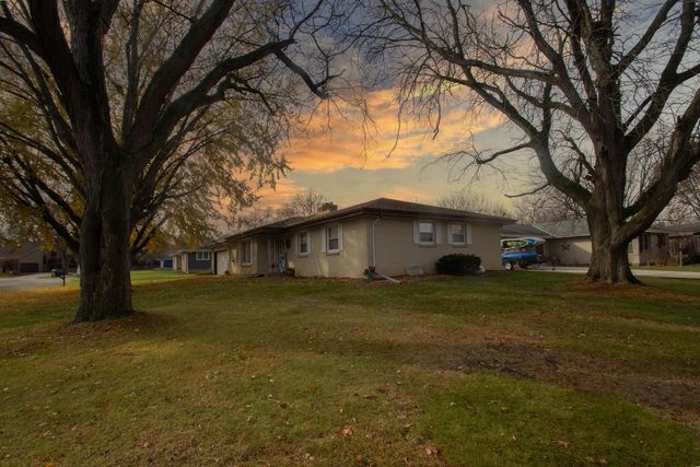 2 Riverdale CIRCLE, Watertown, WI 53094