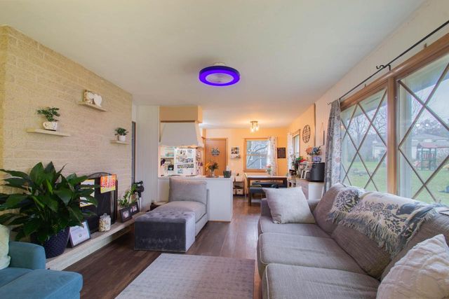 2 Riverdale CIRCLE, Watertown, WI 53094