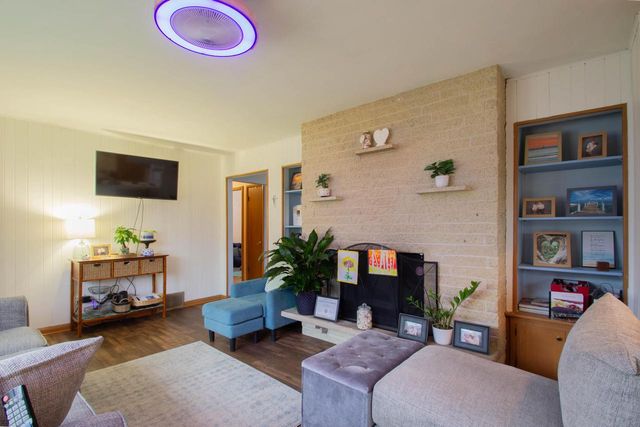 2 Riverdale CIRCLE, Watertown, WI 53094