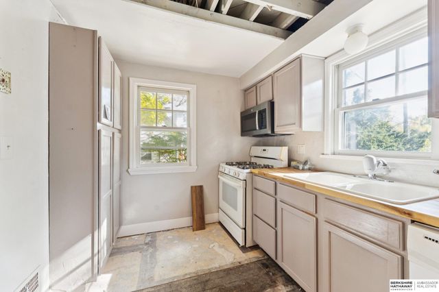 101 E 16 Avenue, Bellevue, NE 68005