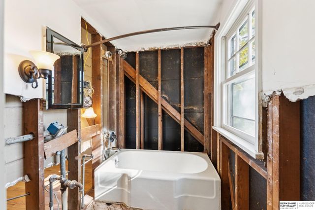 101 E 16 Avenue, Bellevue, NE 68005