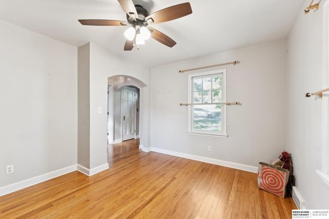 101 E 16 Avenue, Bellevue, NE 68005