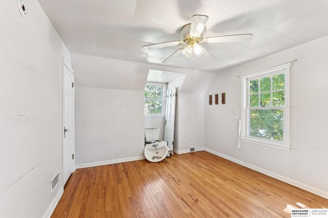 101 E 16 Avenue, Bellevue, NE 68005