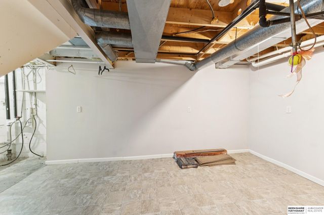 101 E 16 Avenue, Bellevue, NE 68005