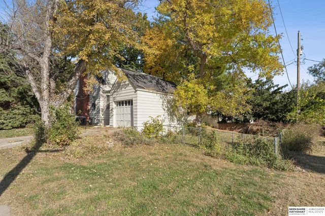 101 E 16 Avenue, Bellevue, NE 68005