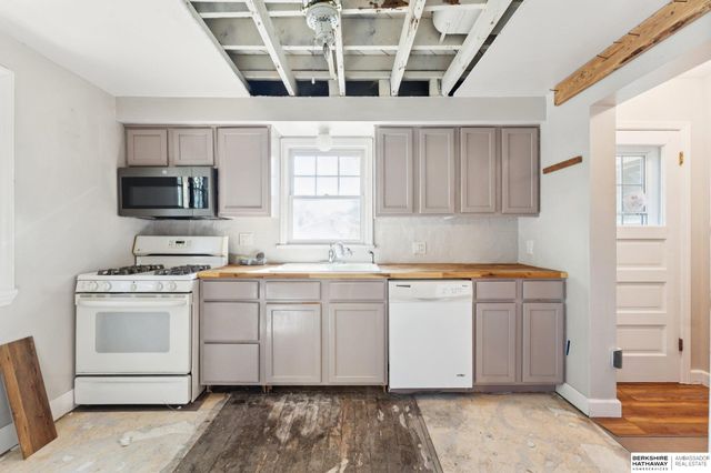 101 E 16 Avenue, Bellevue, NE 68005