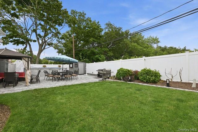 16 Penny Lane, Levittown, NY 11756