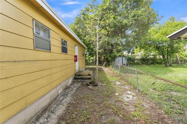 2005 NW 11th Ave, Fort Lauderdale, FL 33311
