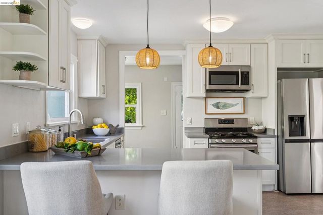 3060 Dakota St, Oakland, CA 94602