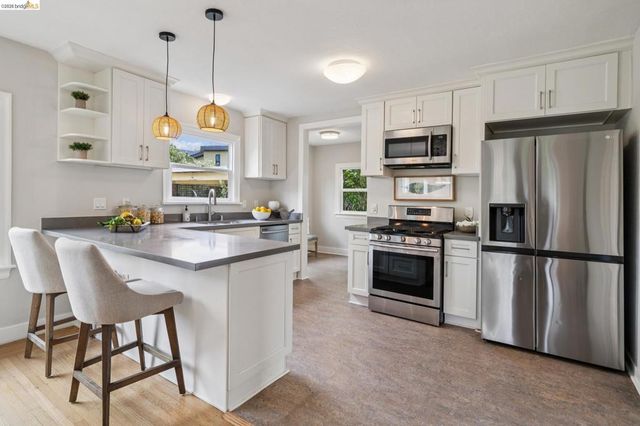 3060 Dakota St, Oakland, CA 94602