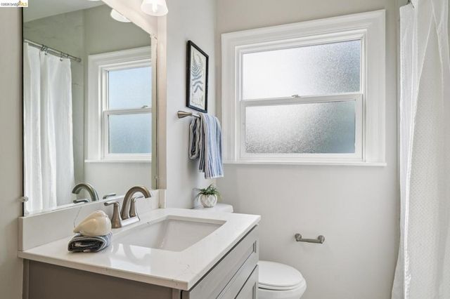 3060 Dakota St, Oakland, CA 94602