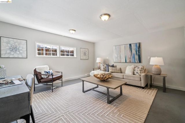 3060 Dakota St, Oakland, CA 94602