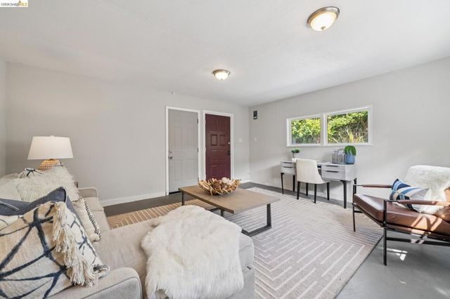 3060 Dakota St, Oakland, CA 94602