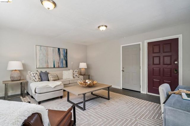 3060 Dakota St, Oakland, CA 94602