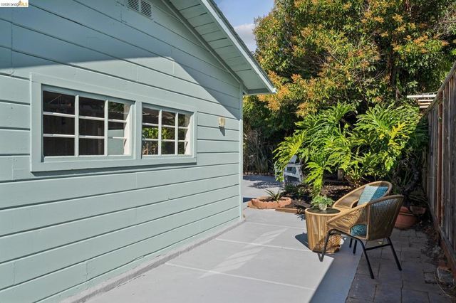 3060 Dakota St, Oakland, CA 94602