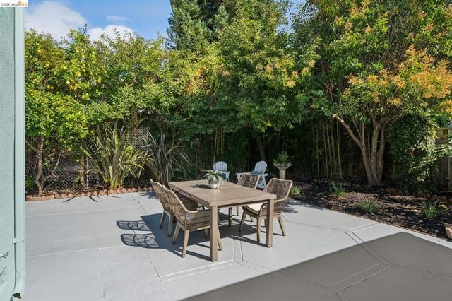 3060 Dakota St, Oakland, CA 94602