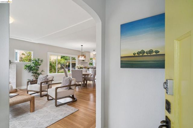 3060 Dakota St, Oakland, CA 94602