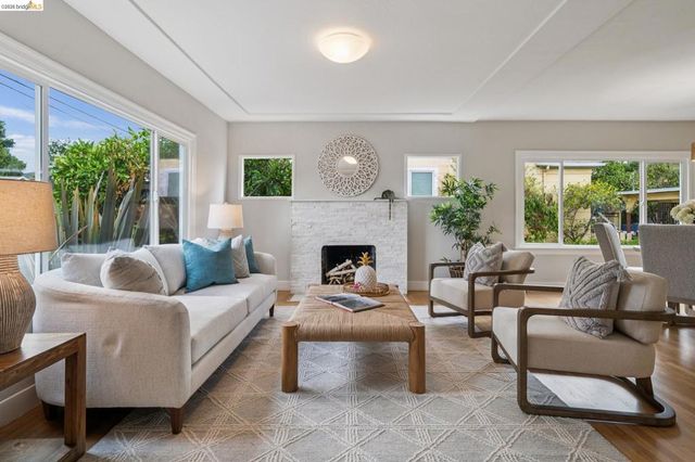 3060 Dakota St, Oakland, CA 94602