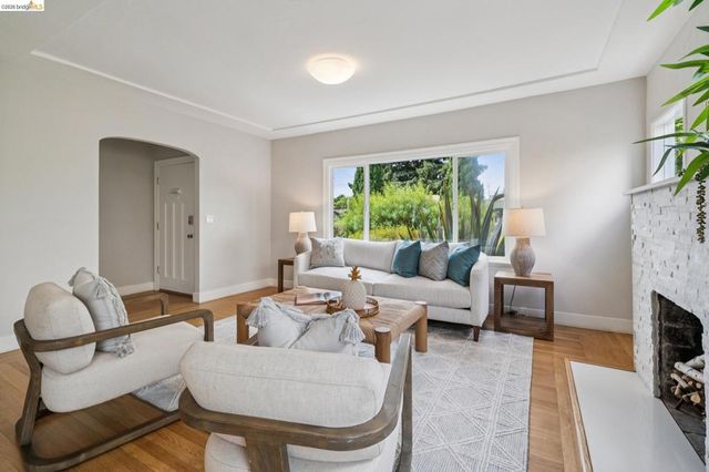 3060 Dakota St, Oakland, CA 94602