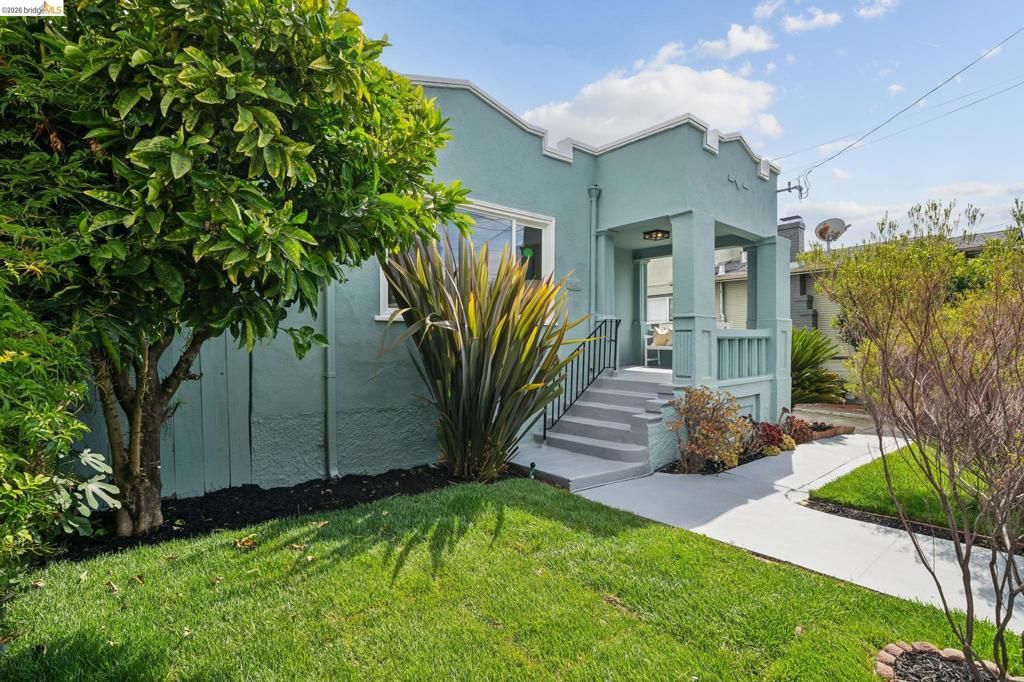 3060 Dakota St, Oakland, CA 94602