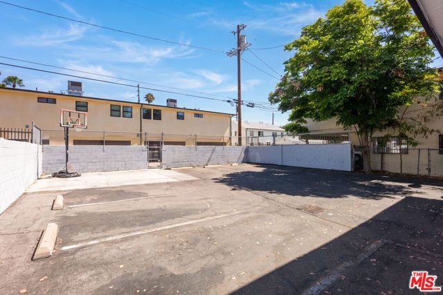 11425 Tiara Street, Los Angeles, CA 91601
