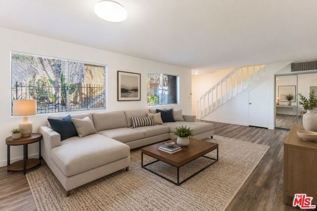 11425 Tiara Street, Los Angeles, CA 91601