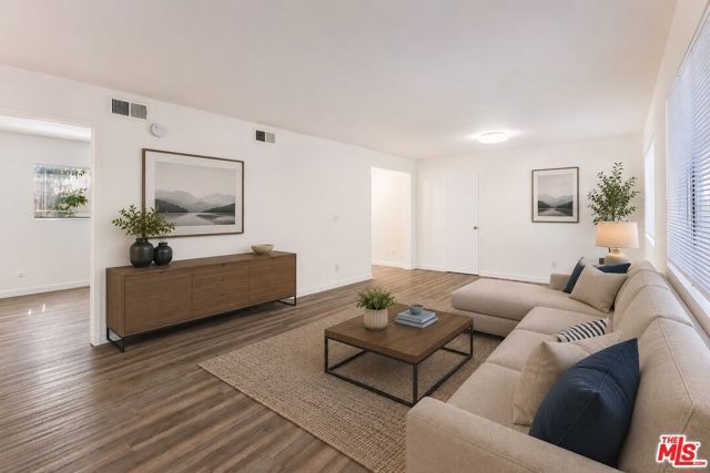 11425 Tiara Street, Los Angeles, CA 91601