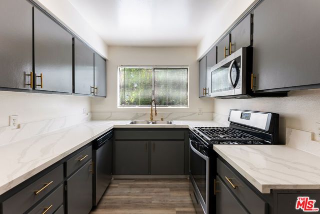 11425 Tiara Street, Los Angeles, CA 91601