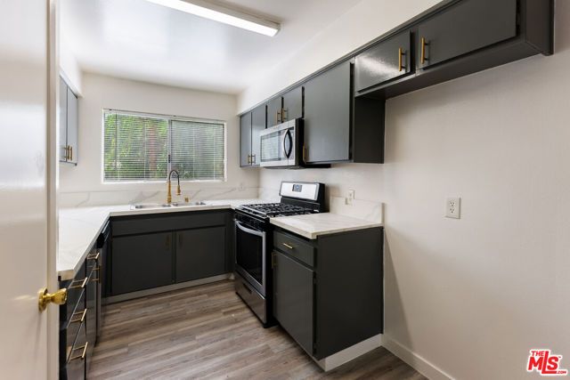 11425 Tiara Street, Los Angeles, CA 91601