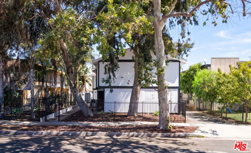 11425 Tiara Street, Los Angeles, CA 91601