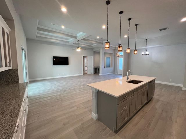 5231 NW Iredell Street, Port St. Lucie, FL 34986