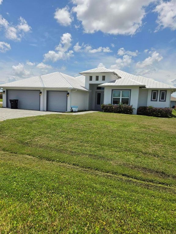 5231 NW Iredell Street, Port St. Lucie, FL 34986