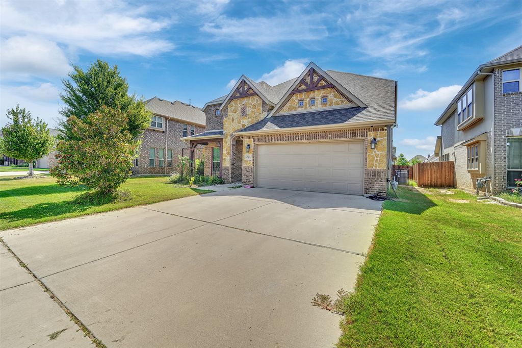 2743 Chimney Rock Road, Burleson, TX 76028