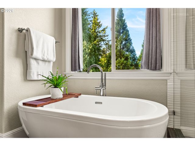 9522 Nw SKYVIEW Dr, Portland, OR 97231