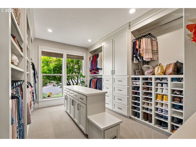 9522 Nw SKYVIEW Dr, Portland, OR 97231