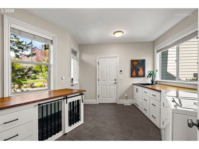 9522 Nw SKYVIEW Dr, Portland, OR 97231