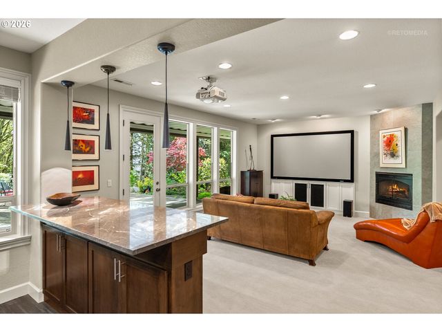 9522 Nw SKYVIEW Dr, Portland, OR 97231