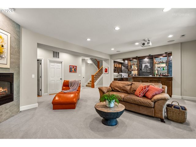 9522 Nw SKYVIEW Dr, Portland, OR 97231