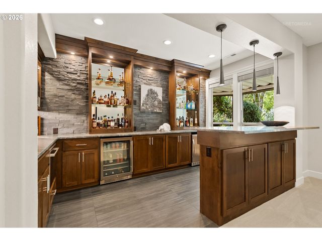 9522 Nw SKYVIEW Dr, Portland, OR 97231