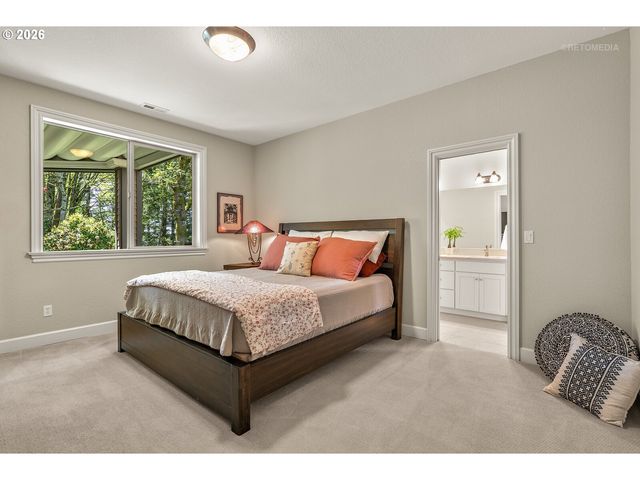 9522 Nw SKYVIEW Dr, Portland, OR 97231