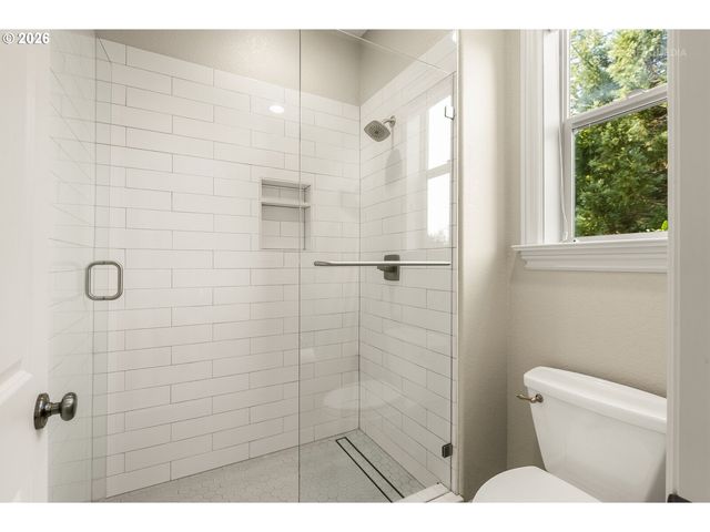 9522 Nw SKYVIEW Dr, Portland, OR 97231