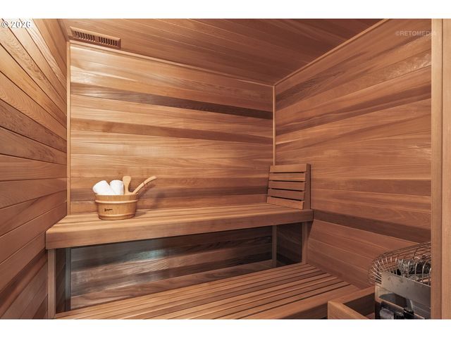 9522 Nw SKYVIEW Dr, Portland, OR 97231