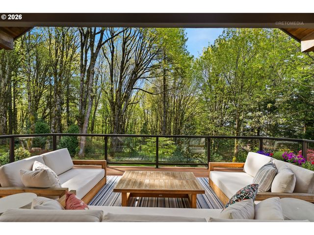 9522 Nw SKYVIEW Dr, Portland, OR 97231