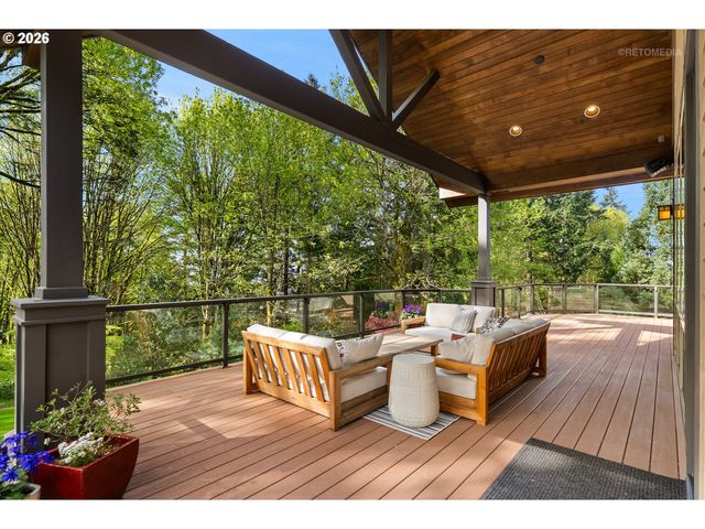 9522 Nw SKYVIEW Dr, Portland, OR 97231