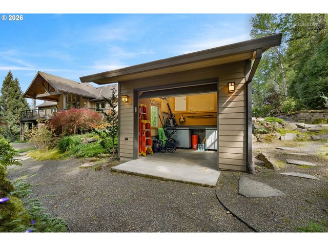 9522 Nw SKYVIEW Dr, Portland, OR 97231