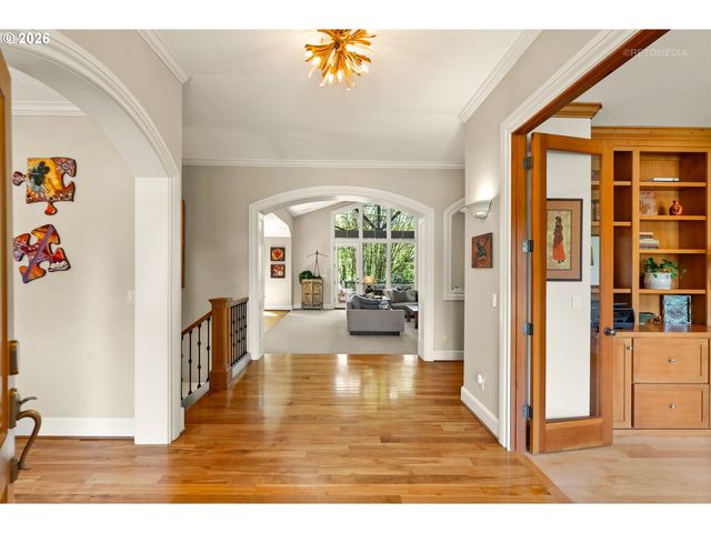 9522 Nw SKYVIEW Dr, Portland, OR 97231