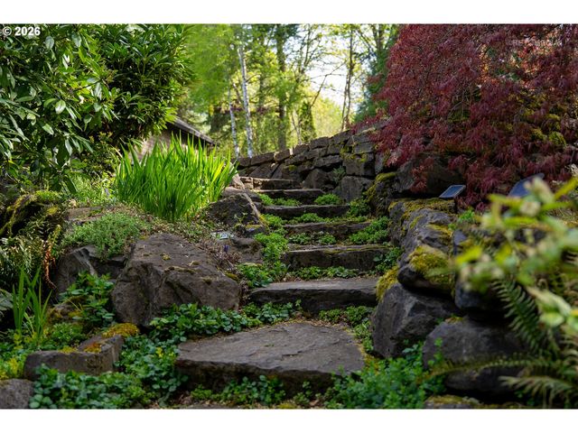 9522 Nw SKYVIEW Dr, Portland, OR 97231