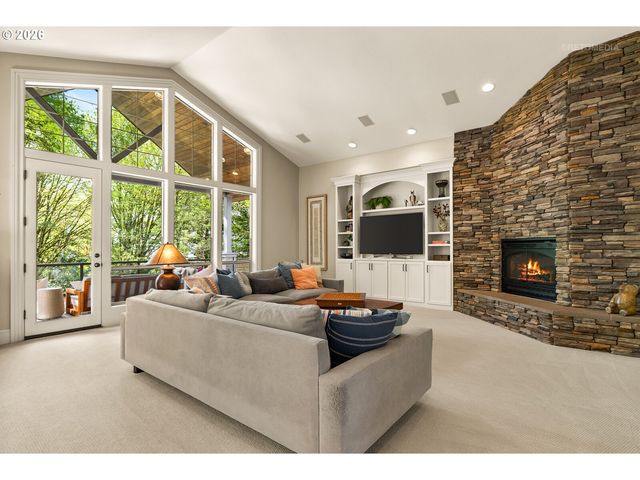 9522 Nw SKYVIEW Dr, Portland, OR 97231