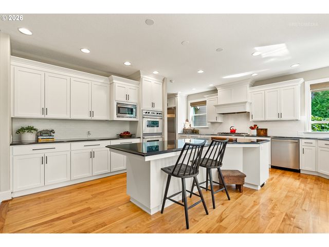 9522 Nw SKYVIEW Dr, Portland, OR 97231